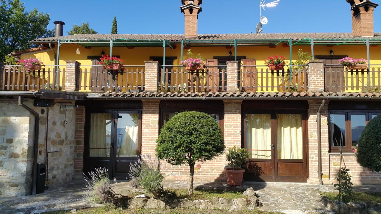 Agriturismo Countryhouse Le Giare Γκούμπιο Εξωτερικό φωτογραφία
