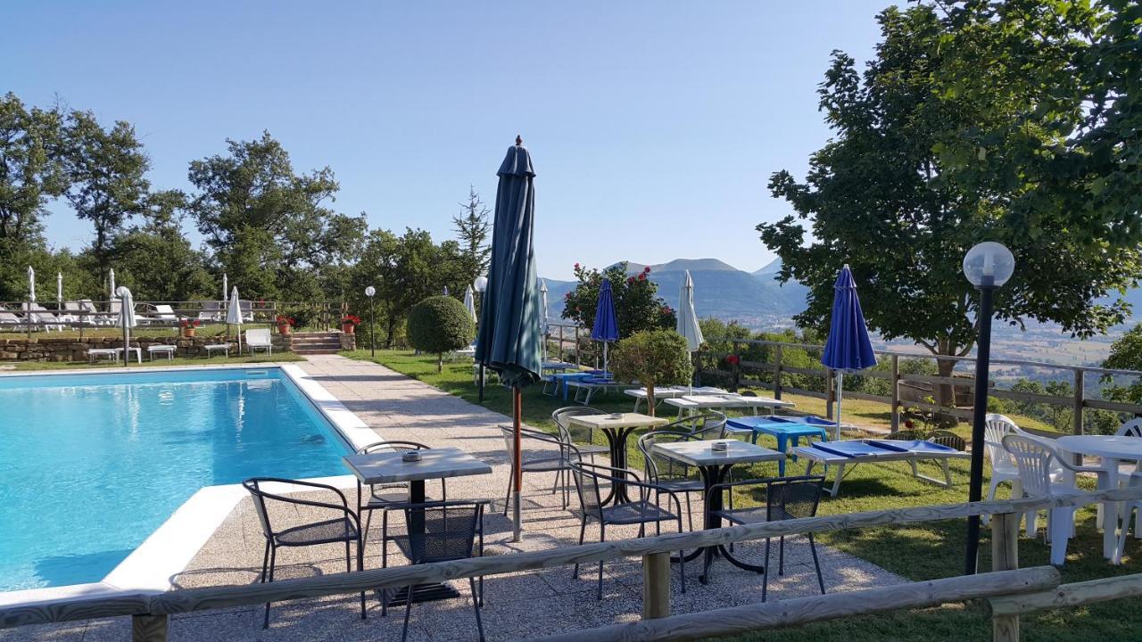 Agriturismo Countryhouse Le Giare Γκούμπιο Εξωτερικό φωτογραφία