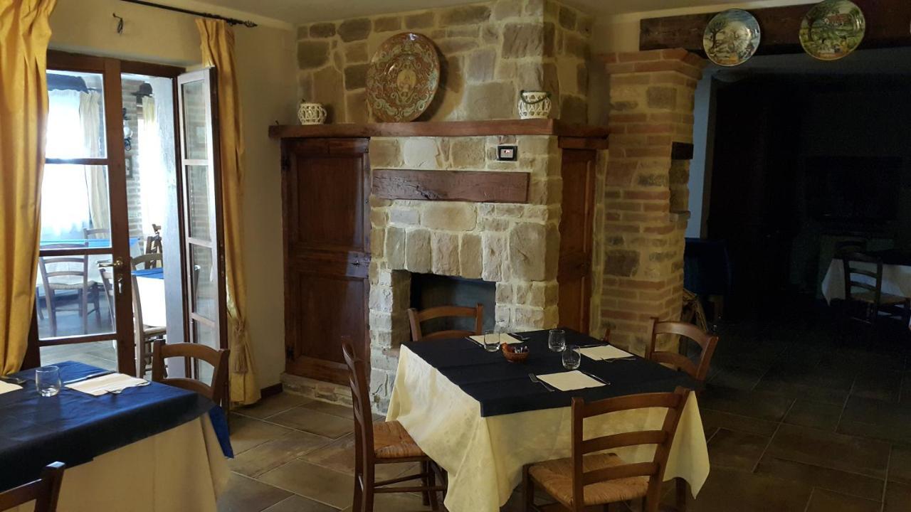 Agriturismo Countryhouse Le Giare Γκούμπιο Εξωτερικό φωτογραφία